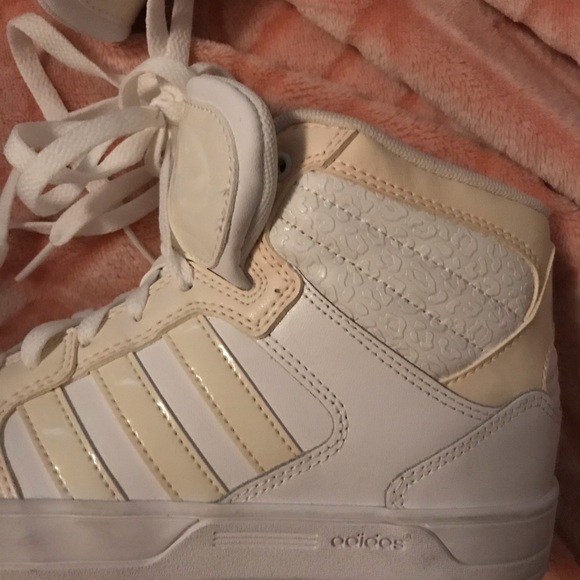 adidas NEO Raleigh Mid, Rare White & Cream, White on White Leopard Trim Athletic - Picture 3 of 16